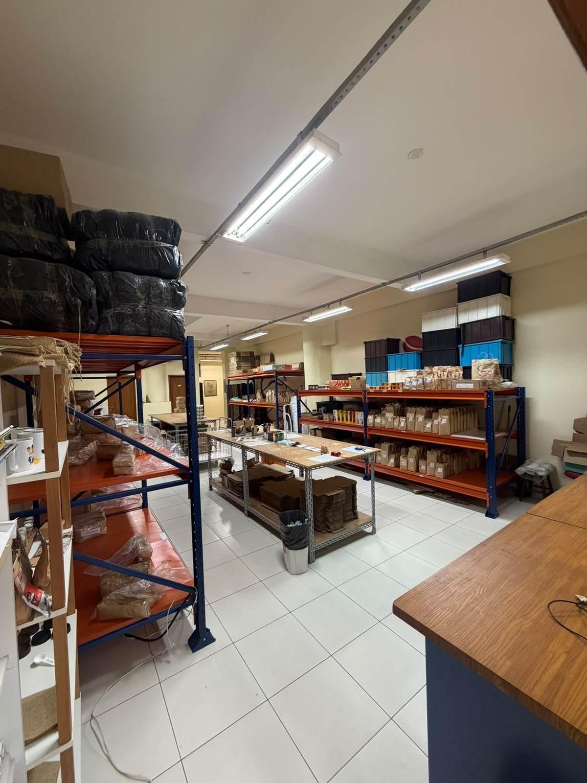 Salão Comercial de 131m² na Praça Marechal Deodoro – 3 Minutos do Metrô e com Vaga de Garagem!
